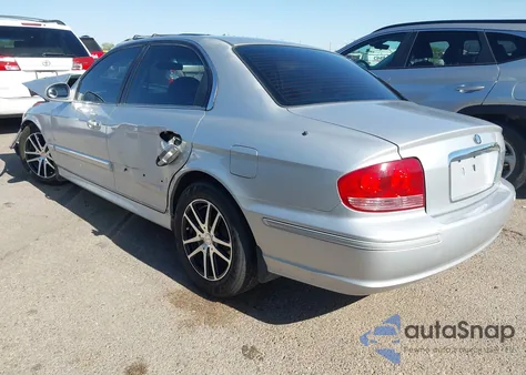 2002 Hyundai Sonata Gls/Lx from USA, damaged, VIN KMHWF35H22A712365